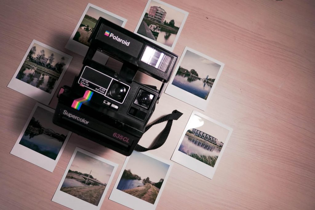 bild på en polaroidkamera